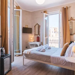 https://golden-rooms.it-romehotels.com